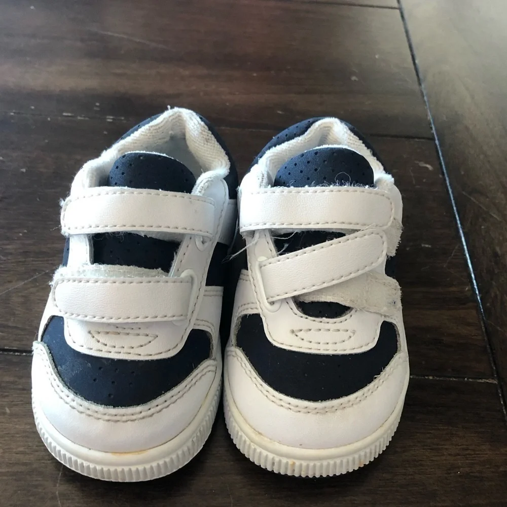 GUC Genuine Kids Sneakers 🛍️🛍️5/30 kids clothes